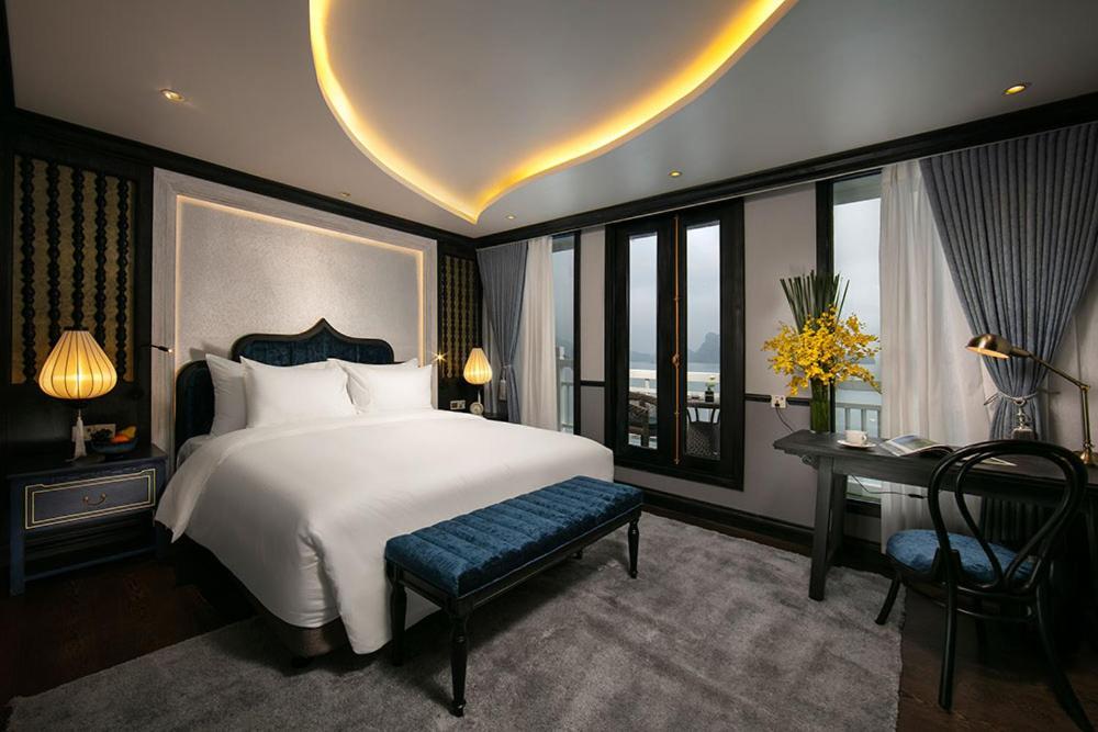 Lapinta Luxury Cruises Hotell Ha Long Exteriör bild